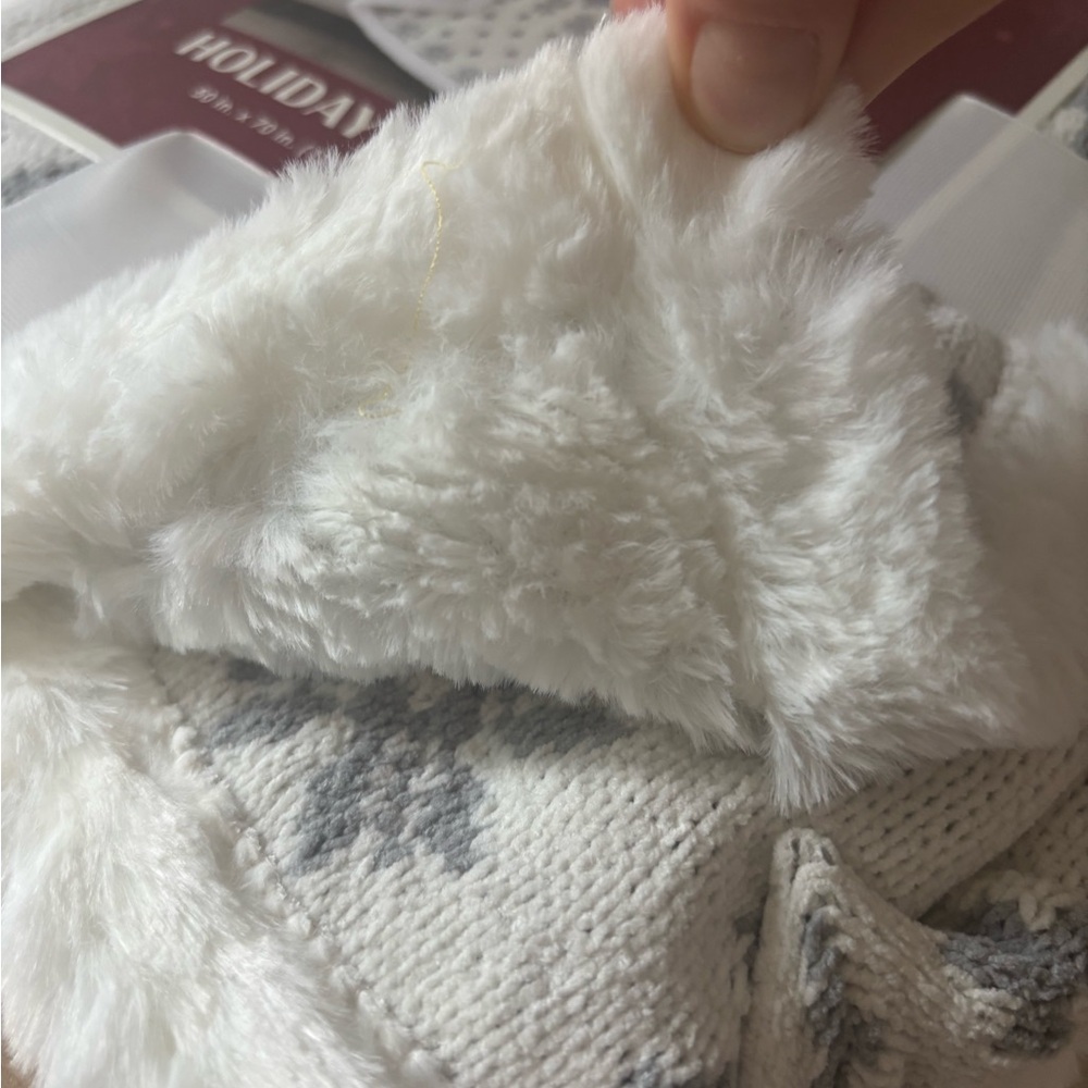 Cozy Snowflake Pattern Holiday Throw Blanket - Gray and White - Picture 4 of 4